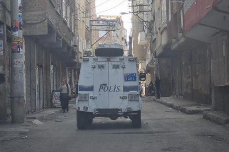 İki aile arasında &ccedil;ıkan kavgada arada kalan kadın hayatını kaybetti