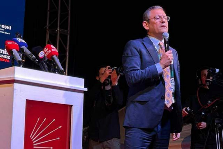 &Ouml;zg&uuml;r &Ouml;zel: İzmir'de se&ccedil;menin notu kırıktır