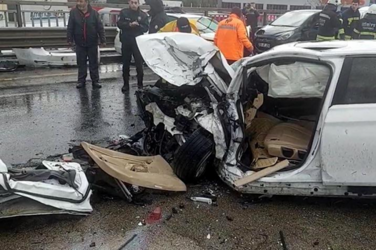 Tekirdağ'da iki otomobil kafa kafaya &ccedil;arpıştı: 1 kişi hayatını kaybetti