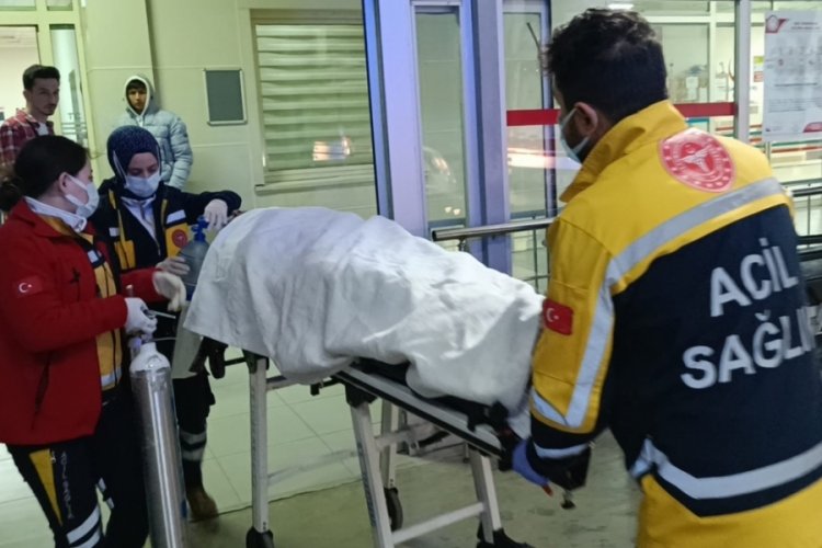 Adana'da otomobil devrildi: İki yaralı