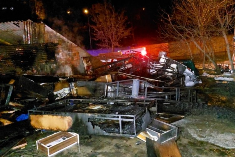 Samsun'da ikinci el eşya deposunda yangın