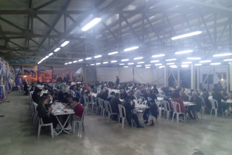 Bursa'da Harmancık'ta geleneksel hale gelen iftar &ccedil;adırı ihtiya&ccedil; sahiplerine hizmet veriyor