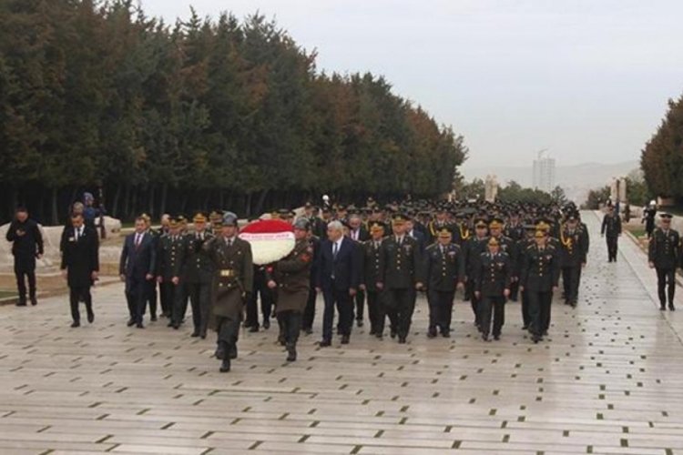 Kara Harp Okulu öğrencilerinden Anıtkabir'e ziyaret