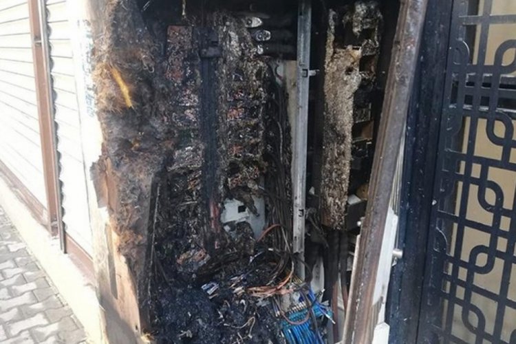 Şırnak'ta ka&ccedil;ak elektrik hattındaki yangın 13 aboneyi ele verdi