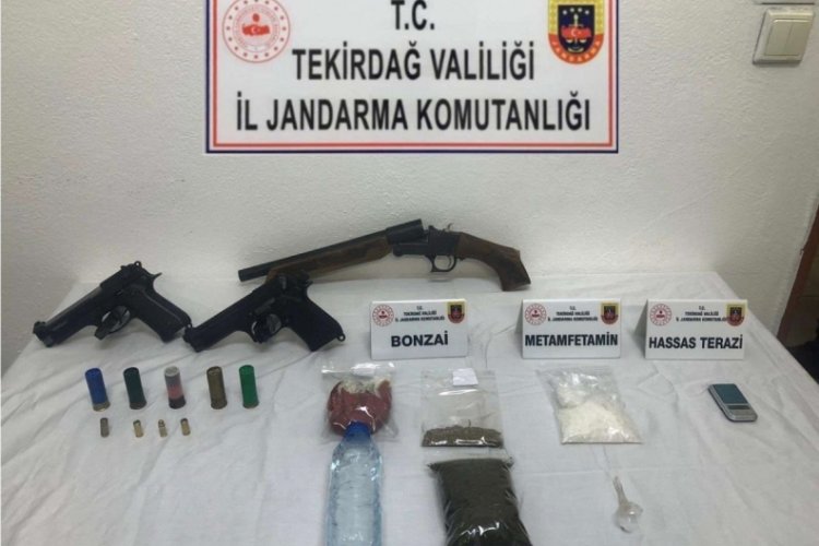 Tekirdağ'da uyuşturucu, silah ve ka&ccedil;ak purolar ele ge&ccedil;irildi