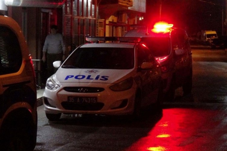 İzmir'de babasına kılı&ccedil; ve bı&ccedil;akla saldırdı, &ccedil;ıkan arbedede vurularak &ouml;ld&uuml;