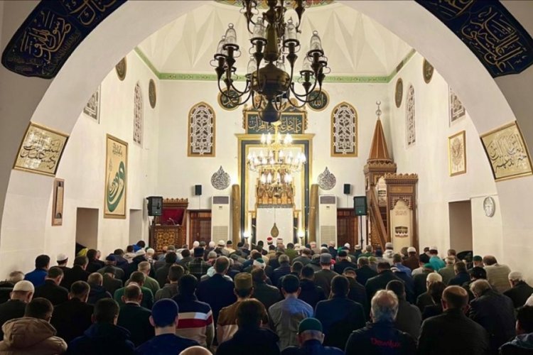 Bursa'da Hafız Habip Deveci, İshakpaşa Camisinde cemaat ile buluştu