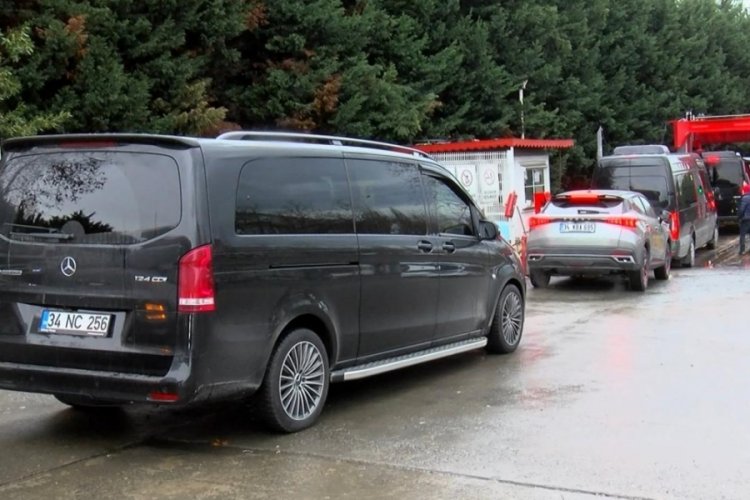 Otomobillere &ccedil;amur yağınca  oto yıkamalara iş yağdı