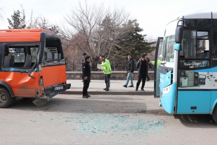 Erzurum'da zincirleme kaza: 14 yaralı