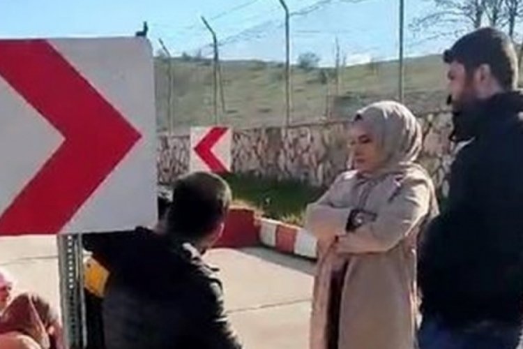 Mardin'de cenaze gerilimi: K&ouml;y&uuml;n girişini kapatıp cenazeyi g&ouml;md&uuml;rmediler