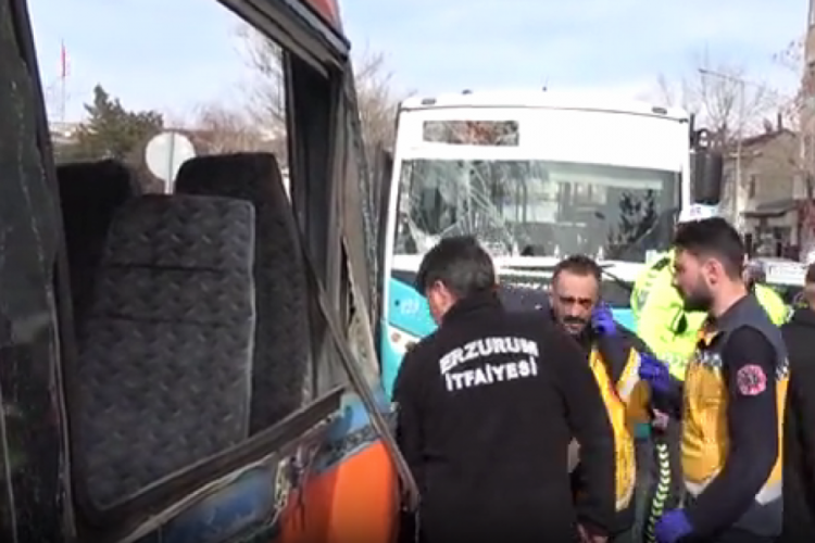Erzurum'da trafik kazası! 14 yaralı