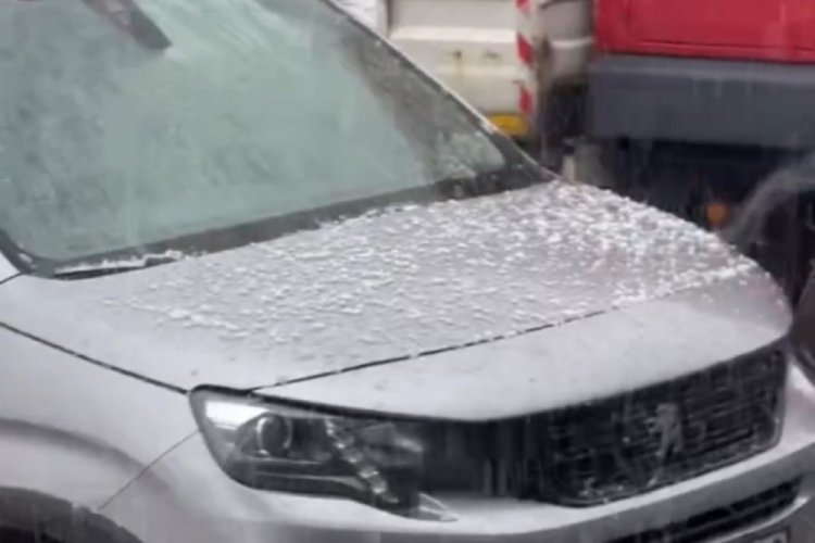 Bursa'da sağanak yağış yerini doluya bıraktı