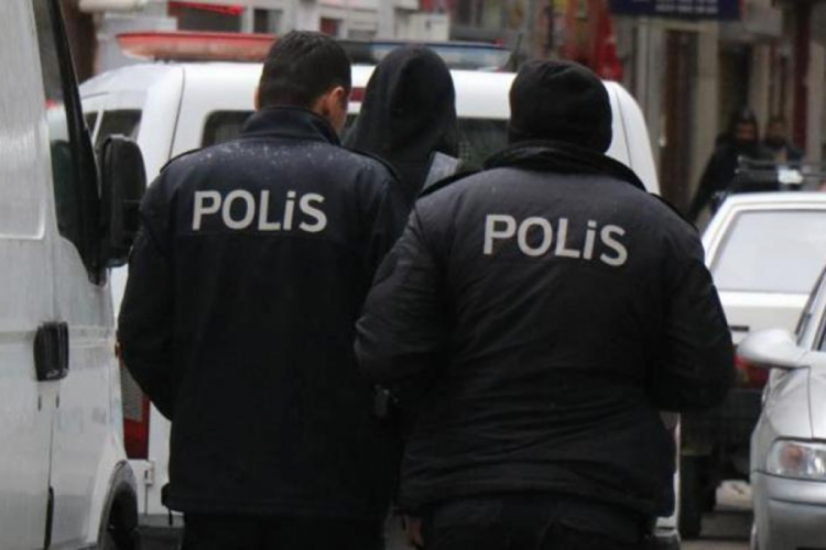 Sakarya'da iki grup arasında &ccedil;ıkan kavgada 17 yaşındaki &ccedil;ocuk yaralandı