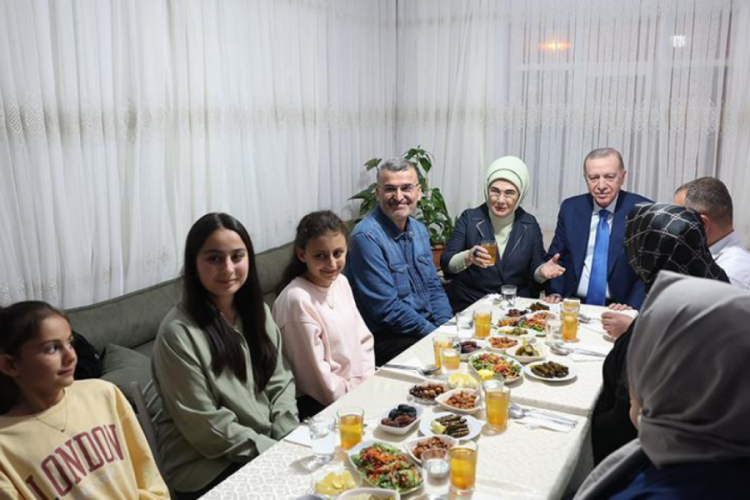 Cumhurbaşkanı Erdoğan, Taş ailesi ile iftar yaptı
