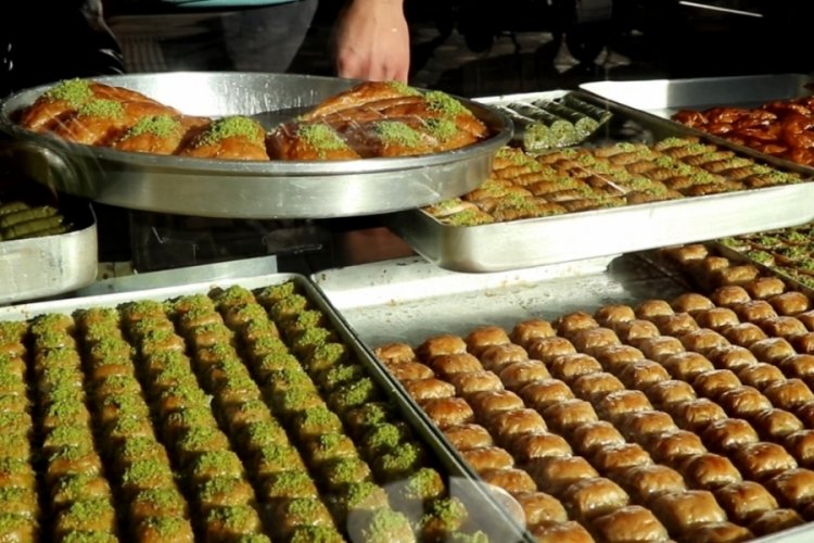 İftar sofralarının vazge&ccedil;ilmezi tatlı zamda altınla yarışıyor