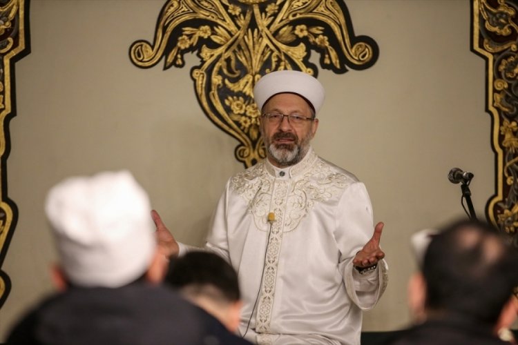 Diyanet İşleri Başkanı, Bursa Ulu Cami'de teravih namazı kıldırdı