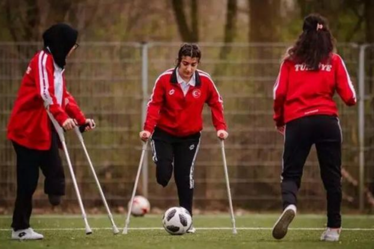 Ampute Futbol Kadın Milli Takımı i&ccedil;in ilk adım: 4 sporcu kampa g&ouml;nderildi