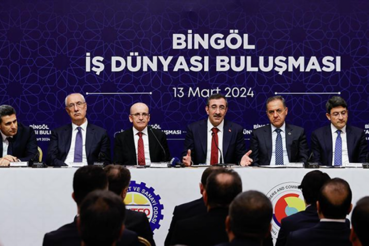 Cevdet Yılmaz ve Bakan Şimşek iş insanları ile bir araya geldi