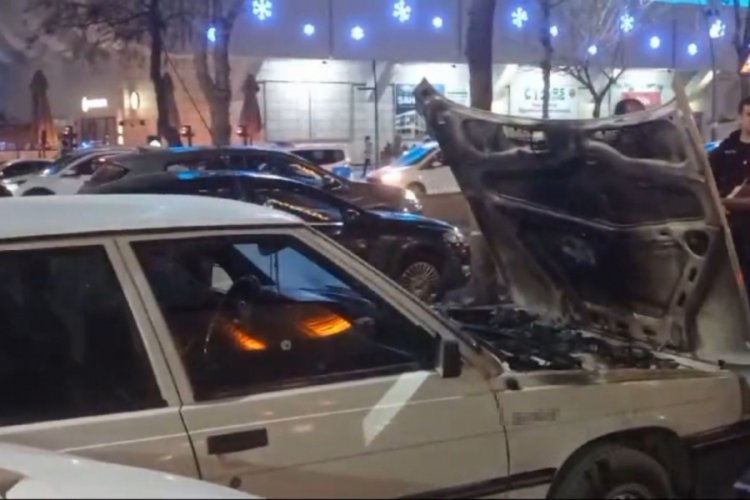 Batman'da seyir halindeki otomobil alev aldı