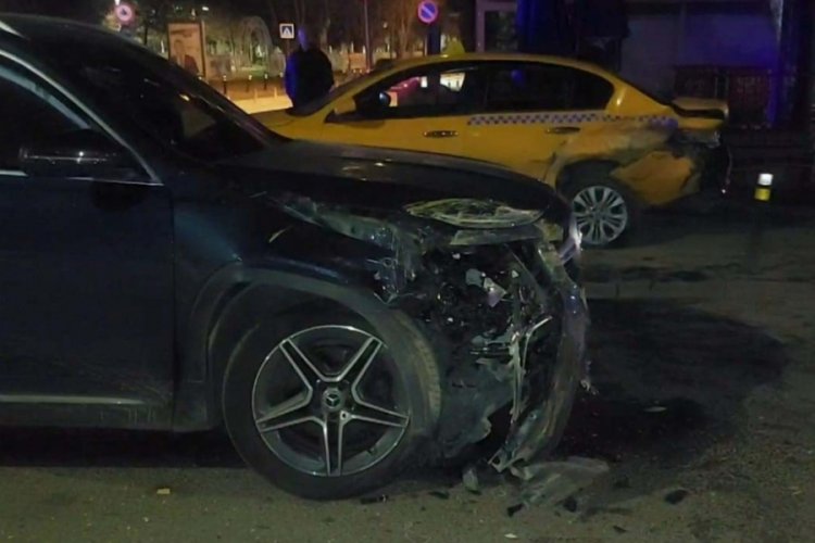 Ani şerit değiştirme kazaya neden oldu