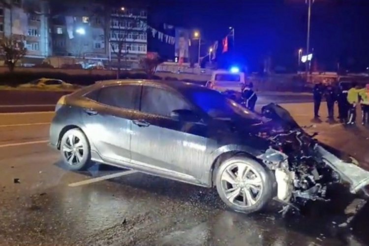 Otomobil, servis minib&uuml;s&uuml;ne &ccedil;arptı