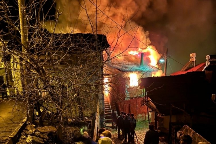 Bursa'da milletvekilinin köy ziyareti esnasında bir evde yangın çıktı