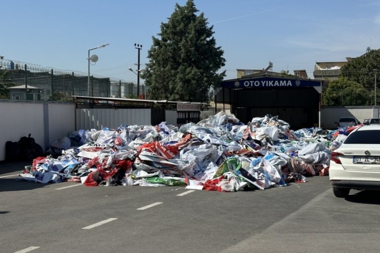 Adana'da 'siyasi parti afişi' kirliliğine Se&ccedil;im Kurulu son verdi