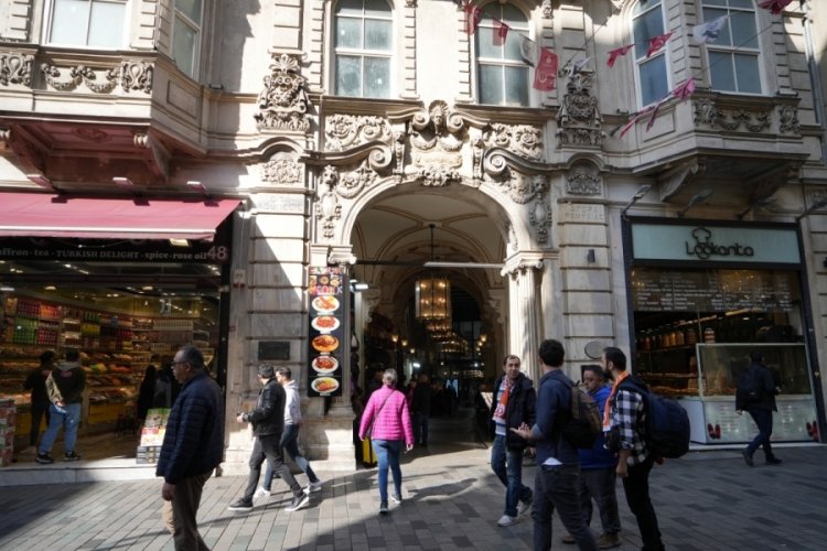 İstanbul'da g&uuml;n y&uuml;z&uuml;ne &ccedil;ıkan gizemli t&uuml;nel, ziyaret&ccedil;ilerin akınına uğruyor