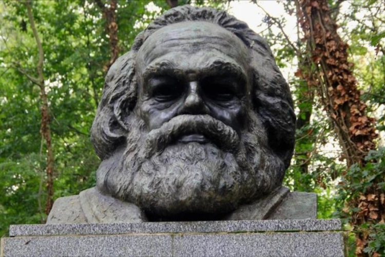 Karl Marx kimdir? Marx hangi g&ouml;r&uuml;ş&uuml; savunur? Karl Marx oluşturduğu ideoloji nedir?