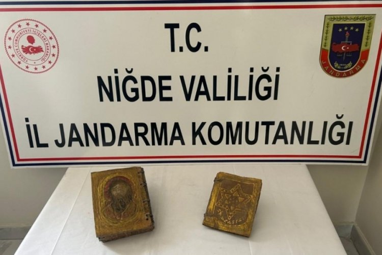 Niğde'de ceylan derisinden el yazması kitap ele ge&ccedil;irildi