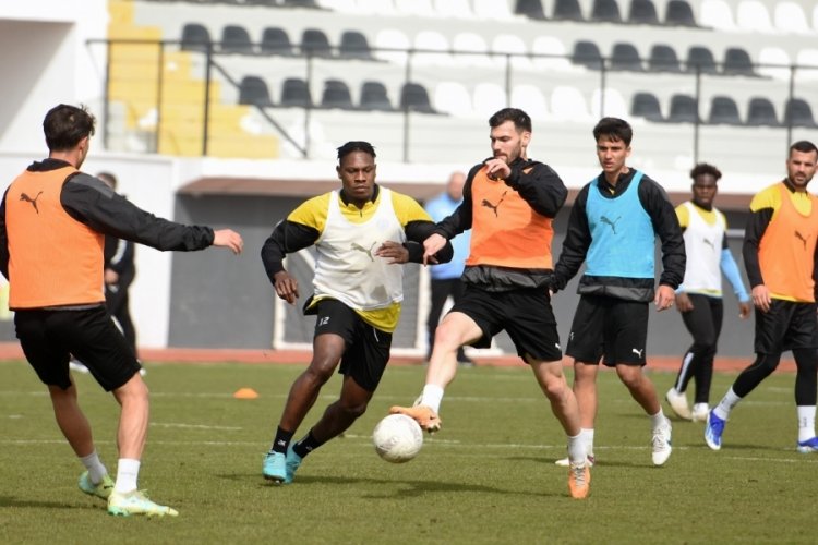 Manisa FK, &Ccedil;orumspor hazırlıklarını s&uuml;rd&uuml;r&uuml;yor