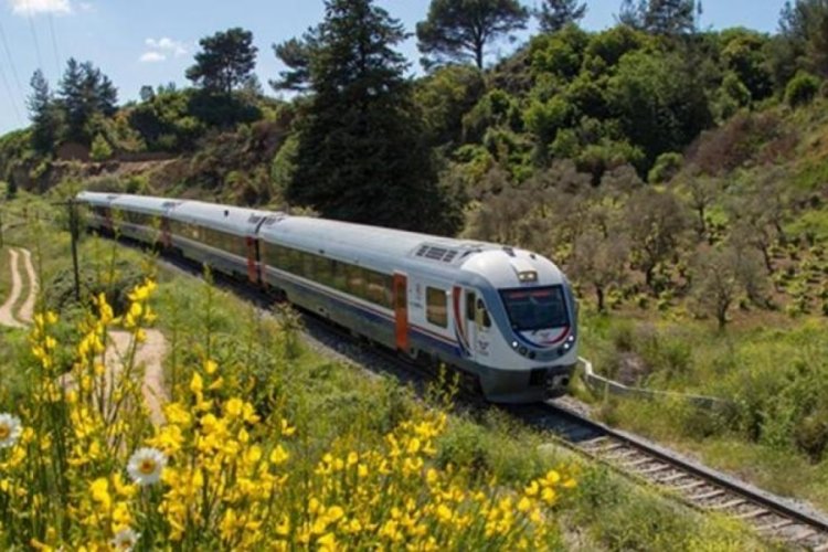 Turistik tren seferlerine yoğun ilgi! Bakan Uraloğlu rakamlarla a&ccedil;ıkladı