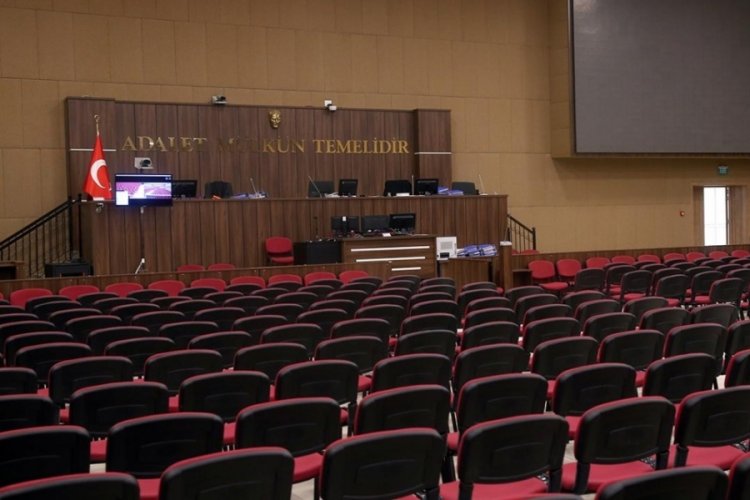 Antalya'da adli emanetten uyuşturucu &ccedil;alan 9 sanığa dava a&ccedil;ıldı