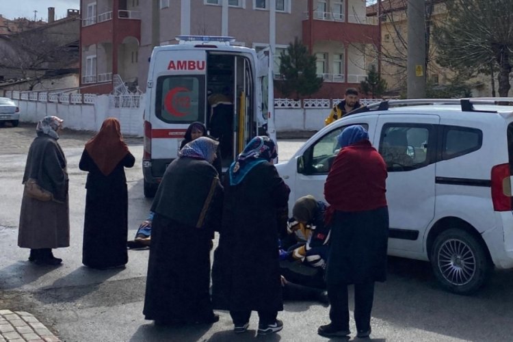 Sivas'ta hafif ticari aracın çarptığı 3 kadın yaralandı