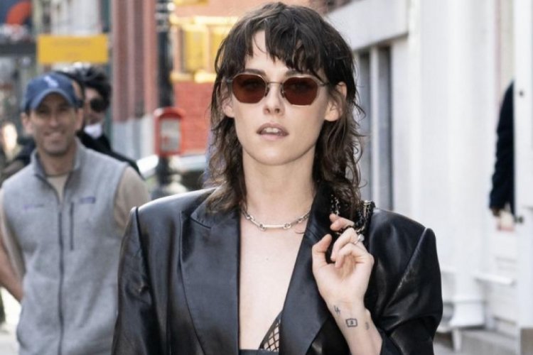 Kristen Stewart jartiyerli sokak tarzıyla g&uuml;ndem oldu!
