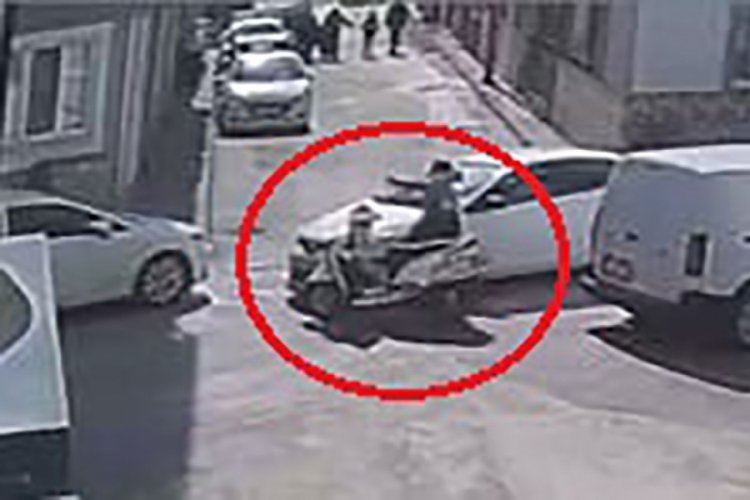 Bursa'da otomobil ile motosiklet &ccedil;arpıştı!