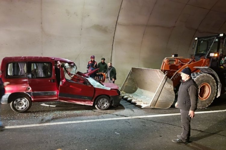 Trabzon'da tünele ters giren araç, iş makinesine çarptı! 1 ölü