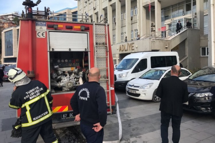 Zonguldak'ta adliye binasının arşiv odasında yangın &ccedil;ıktı