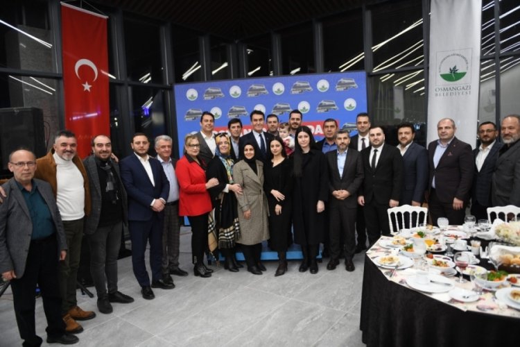 Bursa'da Osmangazi i&ccedil;in hizmet eden meclis &uuml;yelerine Başkan D&uuml;ndar'dan plaket