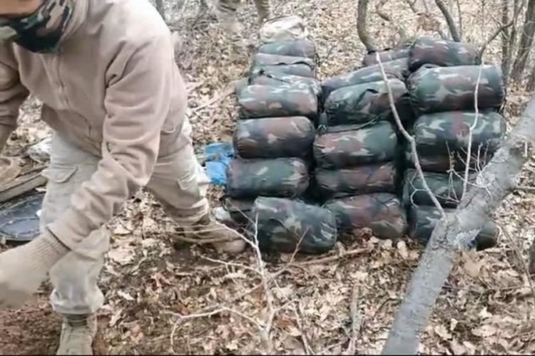 Diyarbakır'da ter&ouml;r operasyonu! 11 sığınak imha edildi