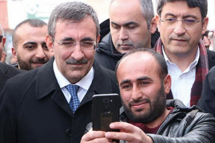 Cevdet Yılmaz: Herkesin kimliği bizim i&ccedil;in kıymetli