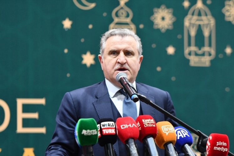 Bakan Bak, Bursa'da sporcular ve gen&ccedil;lerle iftar programına katıldı