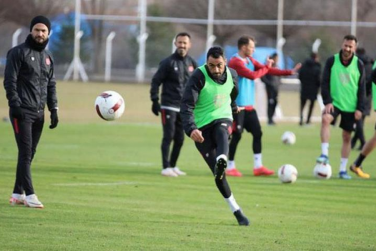 Sivasspor, Adana Demirspor hazırlıklarını s&uuml;rd&uuml;rd&uuml;