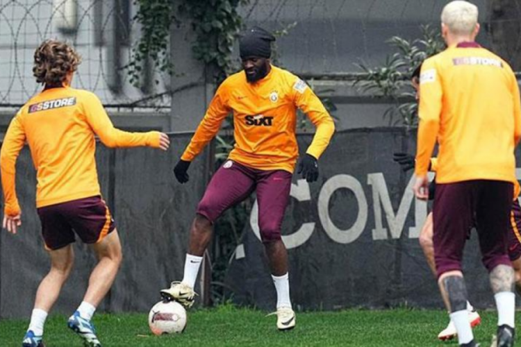 Galatasaray-Kasımpaşa antrenmanını s&uuml;rd&uuml;rd&uuml;