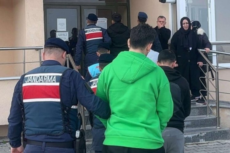 Edirne'de 20 d&uuml;zensiz g&ouml;&ccedil;men yakalandı