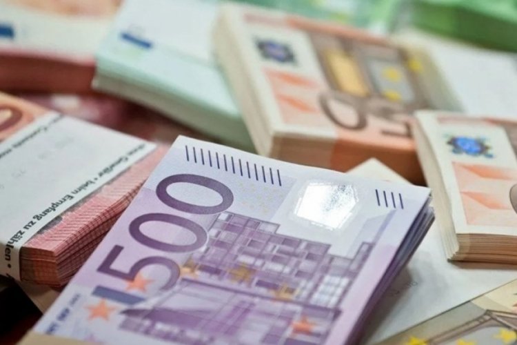 Hazine 2 milyar Euro bor&ccedil;landı