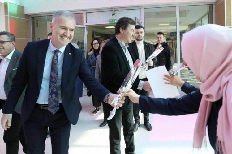 Bursa'da Başkan Taban'dan 14 Mart Tıp Bayramı nedeniyle hastane ziyareti