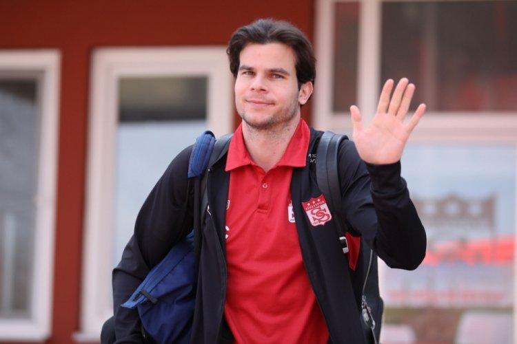 Sivasspor kafilesi Adana'ya gitti
