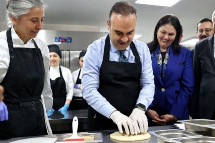 Bakan Kacır, ramazan pidesi yaptı