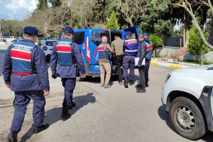 Manisa'da jandarmadan ter&ouml;r operasyonu: 2 kişi tutuklandı